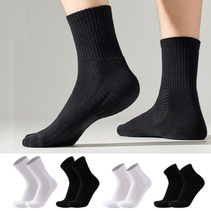 Chaussettes de sport pour hommes à compression avec logo personnalisé, chaussettes de sport de qualité supérieure, respirantes et absorbant la transpiration - Product Image 5