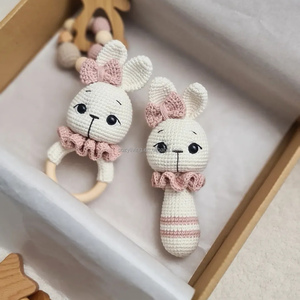 Amigurumi Personalizzato, Adorabile Coniglietto Lavorato a Mano all'Uncinetto, Sonaglino per Bambini, Regalo Artigianale - Product Image 6
