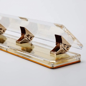Perforateur acrylique transparent personnalisé Perforateur standard 3 trous acrylique perforateur papier lucite clair or rose - Product Image 1