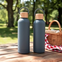 Botol Minum Tumbler Stainless Steel Tutup Bambu 500/750/1000ml Grosir, Warna Kustom, Lapisan Karet, Cocok untuk Perjalanan