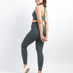 Ensemble de yoga sans couture pour femmes 2025 avec trous pour les pouces, haute élasticité, motif uni, logo frontal, antibactérien, lot de 2 pièces - Product Image 4