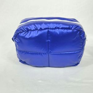 Bolsa de Maquillaje de Viaje Acolchada, Ligera, Suave, de Algodón y Plumón, con Logotipo Personalizado 2024 - Product Image 4