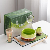 Ensemble Matcha de style japonais réutilisable et écologique avec finition argentée, fouet à thé, bol en céramique, support et mélangeur domestique