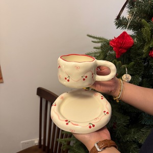 Tazza e piattino in ceramica dipinti a mano <span class=keywords><strong>con</strong></span> fiocco a forma di ciliegia, stile carino e raffinato, direttamente dalla fabbrica Lelyi, tazza da caffè di alta qualità per ragazze. - Product Image 3