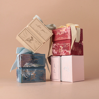 Boîte à tiroirs BRAVO faite à la main haut de gamme personnalisable 101,9g 10x8x11cm avec doublure en éponge enduite, pelliculage brillant, ISO9001, gaufrage UV or