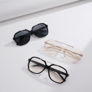 Lunettes de soleil tendance transparentes couleur champagne pour femmes et hommes, style rétro surdimensionné carré, pilote, double pont, monture métallique, protection UV400 - Product Image 1