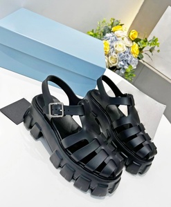 Chaussons à talons hauts pour femmes, de marque de luxe, best-sellers, légers et confortables, pour le bureau et les loisirs, à semelle épaisse. - Product Image 4