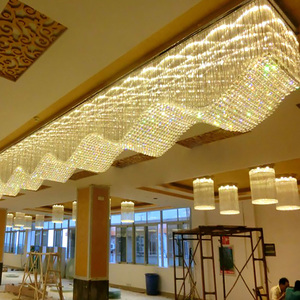 Sfera di cristallo dell'ingresso dell'hotel della Villa <span class=keywords><strong>con</strong></span> i lampadari di cristallo di lusso rettangolari personalizzati del tubo di vetro - Product Image 5