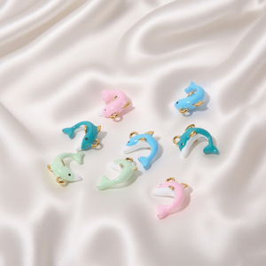 จี้โลมาเคลือบเงา |   จี้เคลือบทอง 18K PVD บนสแตนเลสสตีลลายสัตว์ทะเลเคลือบสีพาสเทลสำหรับทำเครื่องประดับ DIY - Product Image 4