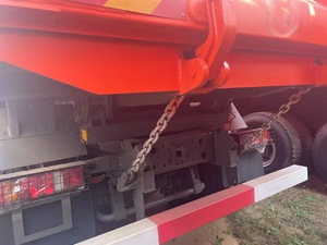 รถบรรทุกดินเบนซิน SINOTRUK HOWO 6X4 ดีเซล 351-450 แรงม้า เครื่องยนต์ Weichai ยูโร 2 น้ำหนักรวม 20-25 ตัน พวงมาลัยซ้าย สำหรับงานเหมือง - Product Image 5