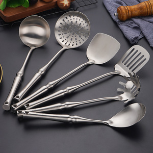 Juego de utensilios de cocina de acero inoxidable 304, espátula de cintura delgada y espesada, colador, cucharón, utensilios de cocina antideslizantes y antiescaldantes - Product Image 1