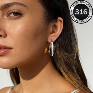 Boucles d'oreilles en or en forme de diamant, best-seller transfrontalier, avec diamants, style niche, luxe léger et sensation haut de gamme, très tendance - Product Image 2