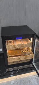 Humidor de Cigarros de Acero Inoxidable con Marco Dorado, Control de Temperatura y Humedad, Capacidad para 500 Cigarros - Product Image 6
