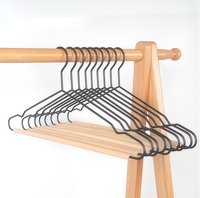 Cintre en métal personnalisé pour vêtements, nouveau design de marque, livraison gratuite, avec barre en bois