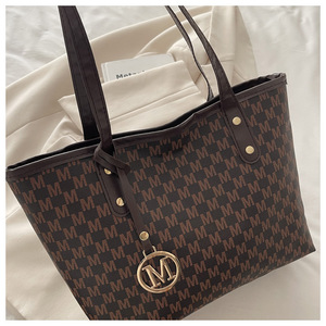 กระเป๋าโท้ทผู้หญิงสุดเก๋ สไตล์ฤดูหนาวใหม่ กระเป๋าสะพายไหล่สุดอินเทรนด์ กระเป๋าโท้ทความจุขนาดใหญ่ - Product Image 1