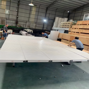 <span class=keywords><strong>Puerta</strong></span> de <span class=keywords><strong>garaje</strong></span> automática de aluminio negro moderno listón de montaje empotrado australiano con <span class=keywords><strong>motor</strong></span> de rejilla precio al por mayor para villas - Product Image 1