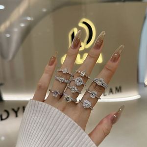 <span class=keywords><strong>Anelli</strong></span> a Forma di Cuore Dylam High Jewelry in Argento S925 con 31 Piccoli Zirconi Cubici 5A da 1.0ct <span class=keywords><strong>D</strong></span> VVS1 Moissanite, Vendita Diretta dalla Fabbrica - Product Image 2