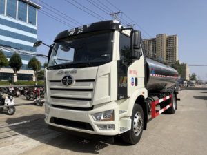 รถบรรทุกนมสด FAW J6L 4x2 240 แรงม้า ความจุ 10,000 ลิตร 11 ลูกบาศก์เมตร  ถังสแตนเลสเกรดอาหาร 304 สำหรับขนส่งนม - Product Image 2