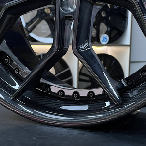 Rines de Aleación de Fibra de Carbono Forjada de 2 Piezas, Personalizados, 5x130, 5x114.3, 5x112, de 17-26 Pulgadas, con Acabado Cepillado, para Autos de Lujo como Tesla y Porsche - Product Image 3