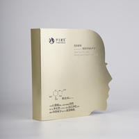 Boîte pliante personnalisée éco-responsable avec découpe de silhouette faciale, estampage à chaud UV or, finition mate pour masque facial aseptique de soin de la peau