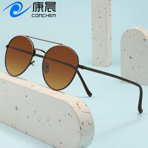 แว่นกันแดดทรงวงรีกรอบโลหะแบบครอสบอร์เดอร์ ป้องกันรังสียูวี 400 แฟชั่นสำหรับทุกเพศ เหมาะสำหรับออกนอกบ้าน ผลิตที่เมืองเหวินโจว รุ่น 3652 - Product Image 5