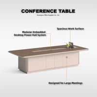 Grande table de conférence avec panneau d'accès dissimulé et base intégrée pour salle de réunion et dimensions personnalisées