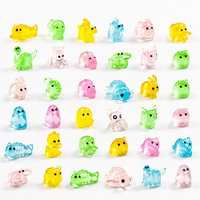 132 styles aléatoires, 200 mini-animaux en résine lumineux, figurines miniatures qui brillent dans le noir à dissimuler pour garnir les sacs