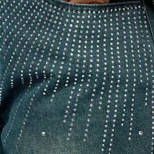 Fabricants de vêtements sur mesure, pantalons en denim streetstyle personnalisés, jeans baggy brillants entièrement ornés de strass pour femmes - Product Image 4