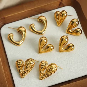 Wasserdicht 18k Gold plattiert Edelstahl Statement Ohrringe-Set Designer Hammered Heart Ohrstecker Schmuck Damen