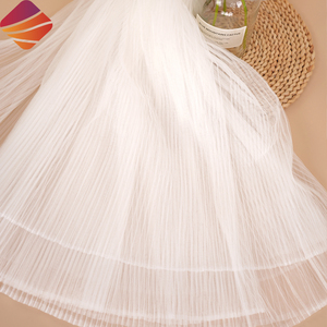 <span class=keywords><strong>Tissu</strong></span> en tulle <span class=keywords><strong>plissé</strong></span> léger et personnalisable 100 % polyester tricoté beige et <span class=keywords><strong>blanc</strong></span> pour robe de mariée et voile de mariée - Product Image 2
