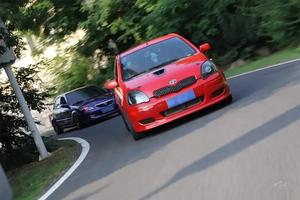 Toyota Vitz/<span class=keywords><strong>Yaris</strong></span> <span class=keywords><strong>1.3</strong></span> Automatica Usata del 2016 - Berlina Compatta Moderna con Guida a Sinistra, Ottima Economia, Affidabile per la Città - Product Image 6