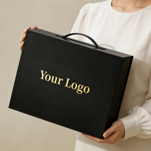 Caja Magnética Negra Plegable de Lujo con Logotipo Dorado Personalizado y Asa para Empaque de Ropa - Product Image 1