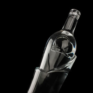 Botellas de licor de cristal vacías de pedernal alto en relieve de forma personalizada al por mayor 70cl 750ml para bebidas alcohólicas <span class=keywords><strong>Gin</strong></span> Whisky Vodka - Product Image 2