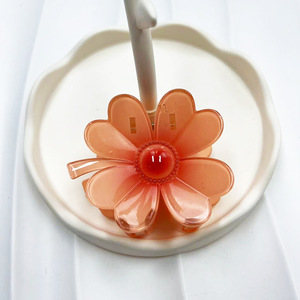 Pinzas de Pelo de Plástico Acrílico con Diseño de Flor y Tiburón, Color Caramelo, para Mujer y Niña, Venta al por Mayor, Ideal para Vacaciones y Turismo - Product Image 6