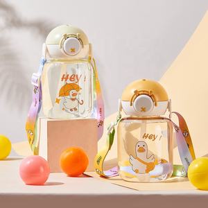<span class=keywords><strong>Gourde</strong></span> étanche pour enfants sans Bpa avec paille et sangle 800ml mignon canard <span class=keywords><strong>Kawaii</strong></span> bouteilles d'eau en plastique - Product Image 1
