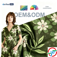 Tissu Jacquard Vintage Imprimé Numérique Vert Olive Foncé avec Motifs Floraux Blancs, Voile Léger et Respirant pour Robe d'Été ou Blouse