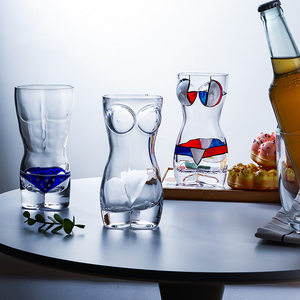 Chope à bière créative en verre cristal, en forme humaine, personnalisée et peinte, design artistique moderne, exclusive pour bars et KTV, motif Femme Héroïque, grande taille pour bière pression - Product Image 2