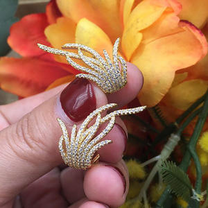 Orecchini a Perno in Cristallo Dorato a Forma di Pianta, Placcati in Oro 18K, Gioielli di Lusso da Donna per Feste, Incastonatura a Canale - Product Image 3