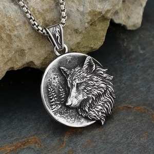 Collar con colgante de cabeza de lobo yunnique, joyería de moda para hombre de acero inoxidable, regalo con diseño de animales, estilo nórdico - Product Image 1