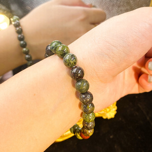 <span class=keywords><strong>Le</strong></span> bracelet DAISY xiaod est un bijou en cristal de pierre de <span class=keywords><strong>sang</strong></span> de dragon naturelle qui attire <span class=keywords><strong>la</strong></span> vitalité, protège l'âme et est plein de force. - Product Image 4