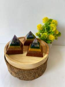 Chakara Guérison Cristal Pyramide Poli Calcaire Pierre Sculpture avec Ange Motif Feng Shui Modèle Cadeaux Décoratifs - Product Image 3