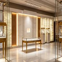 Service de design d'intérieur pour boutique de bijoux de luxe haut de gamme, showroom en marbre et onyx avec vitrine en verre