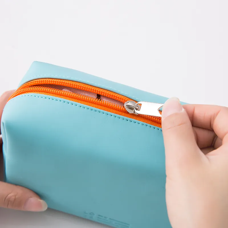 กระเป๋าใส่เครื่องสำอางหนัง PU สีสันน่ารักกระเป๋าใส่เหรียญเป็นมิตรกับสิ่งแวดล้อมแบบกำหนดเอง