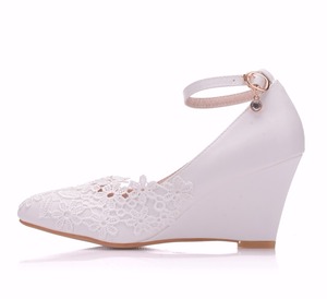 BS033女性ウェディングシューズ花嫁花嫁介添人ドレスシューズ8cmウェッジハイヒール白レースシューズ花女性パンプス - Product Image 2