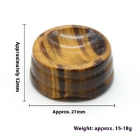 Base en forme d'oeuf sculptée en boule de pierre d'agate de cristal naturel avec ornements de siège à boule ronde sur le thème de l'amour gravé