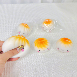Pelota antiestrés de simulación al por mayor, 24 unidades en caja expositora, juguete de descompresión con expresión de dumpling, juguete de apretar de subida lenta para recuerdos de fiesta - Product Image 2