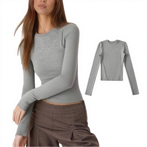 Haut en tricot ajusté pour femme avec col rond et manches longues - Product Image 4