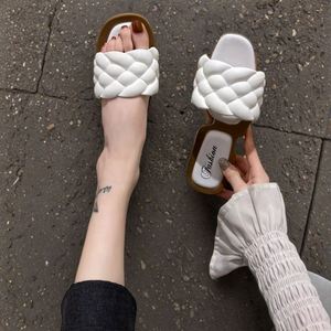 Wholesale New Design Fashionable Women's <b>Flat</b> slippers <b>Sandals</b> Non-slip Wear-resistant <b>Sandals</b> for Women and Ladies of China - Product Image 5