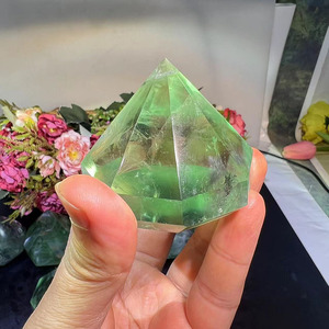 <span class=keywords><strong>Prix</strong></span> de gros <span class=keywords><strong>Diamant</strong></span> de fluorite verte naturelle Cristal de quartz Sculpture de <span class=keywords><strong>diamant</strong></span> à vendre - Product Image 2