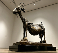 Sculpture de chèvre en bronze forgée à la main, statue d'animal abstraite pour la décoration de la maison et des galeries, sculpture en bronze